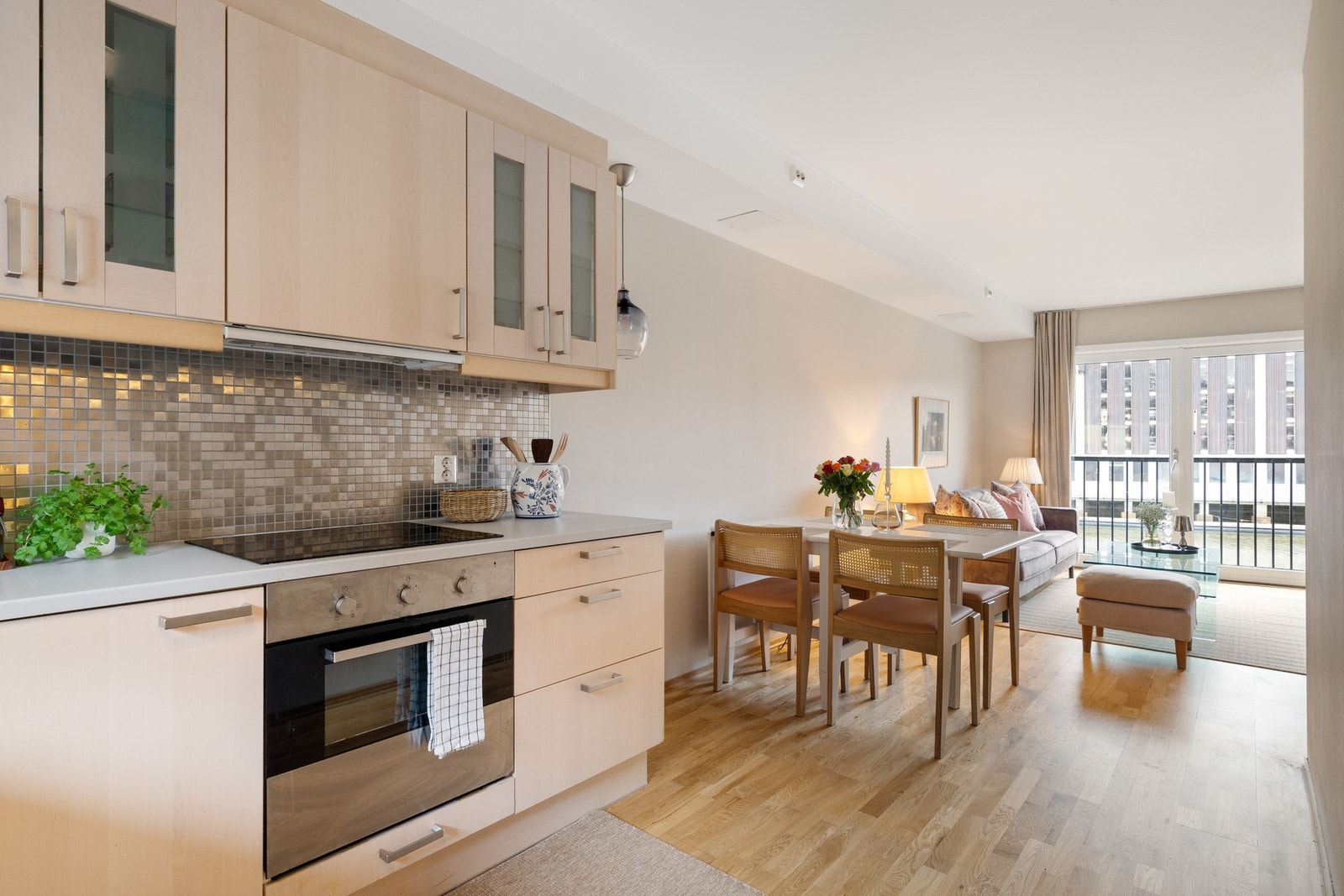 Kjøkken/spisestue. Galleribilde