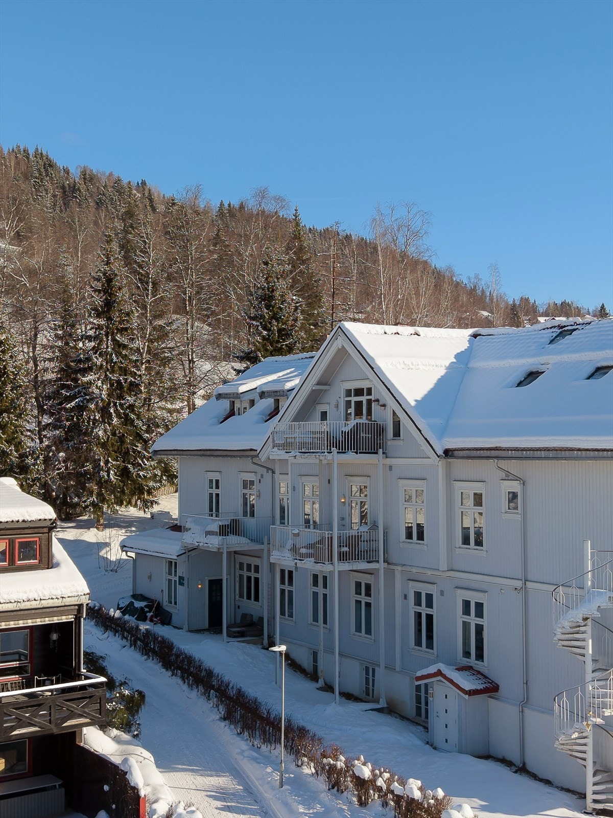 Her har du umiddelbar nærhet til skog og mark med flotte turmuligheter rett utenfor døren. Galleribilde