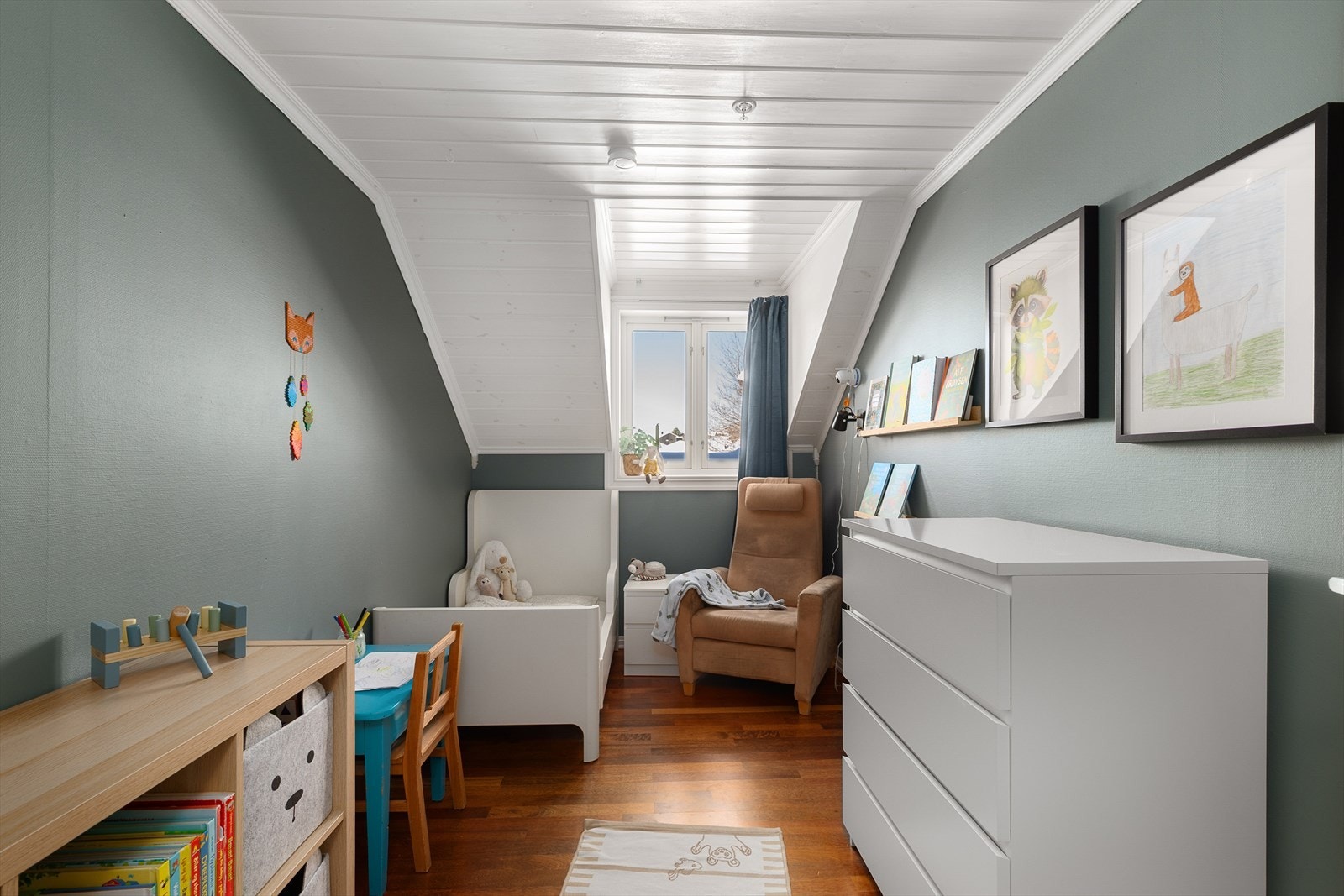 Det andre soverommet egner seg godt som barnerom, gjesterom eller kontor. Galleribilde