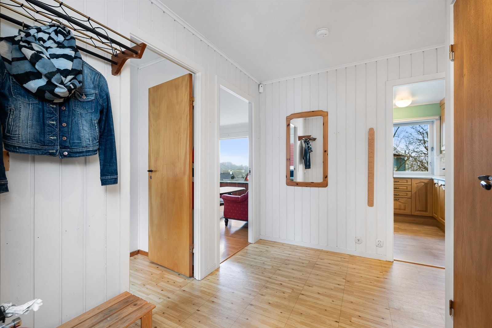 Fra vindfang kommer man inn i en romslig gang. Galleribilde