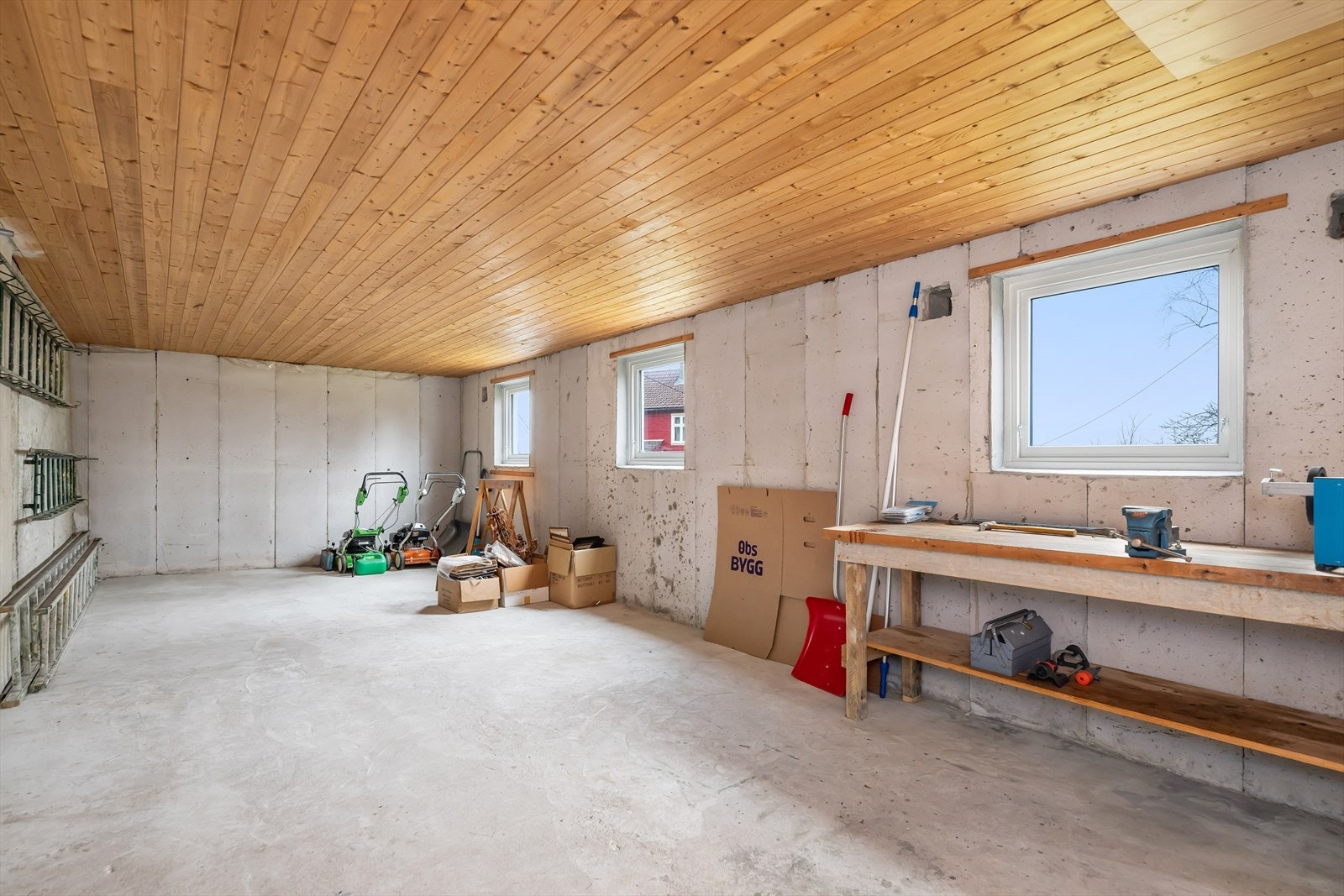 Kjelleren har et totalt bruksareal på 81 kvm.(BRA-I). Galleribilde