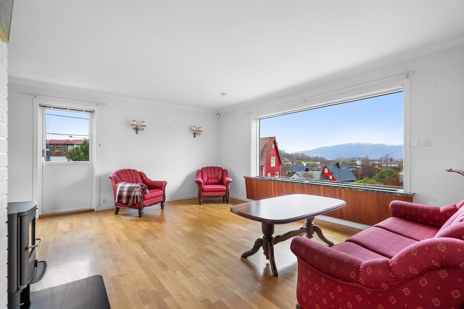 Lys og trivelig stue med meget gode utsynsforhold. Galleribilde