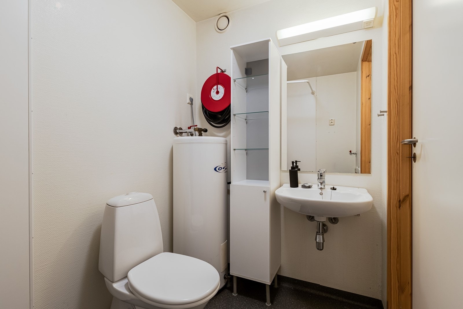 Det er opplegg for vaskemaskin på bad. Galleribilde