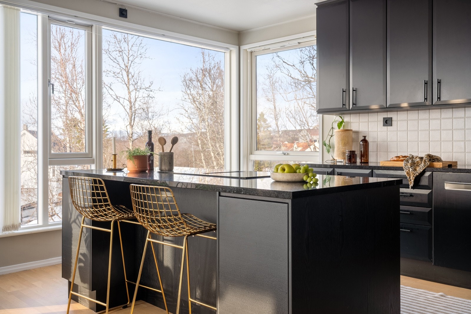 Kjøkkenet er oppgradert i 2021 levert av Mitt Drømmekjøkken. Galleribilde