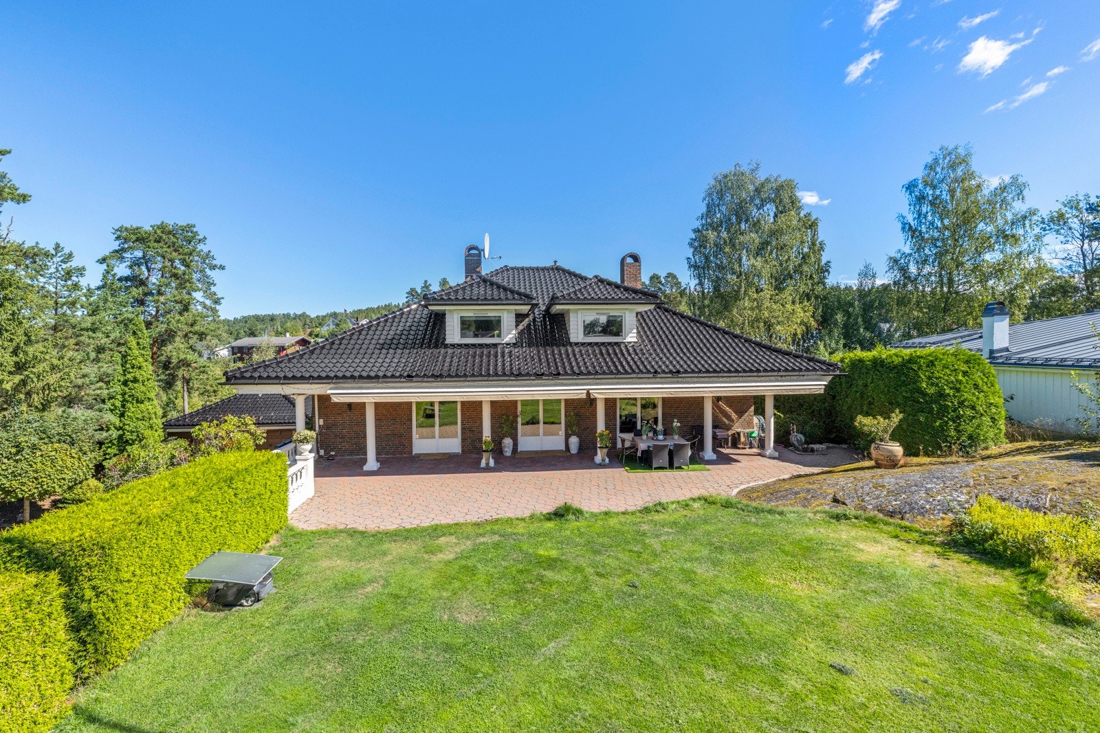 Området består av småhusbebyggelse og fremstår rolig og trygt, samtidig som man bor med kort gangavstand til Kolbotn sentrum og alle dets fasiliteter. Galleribilde