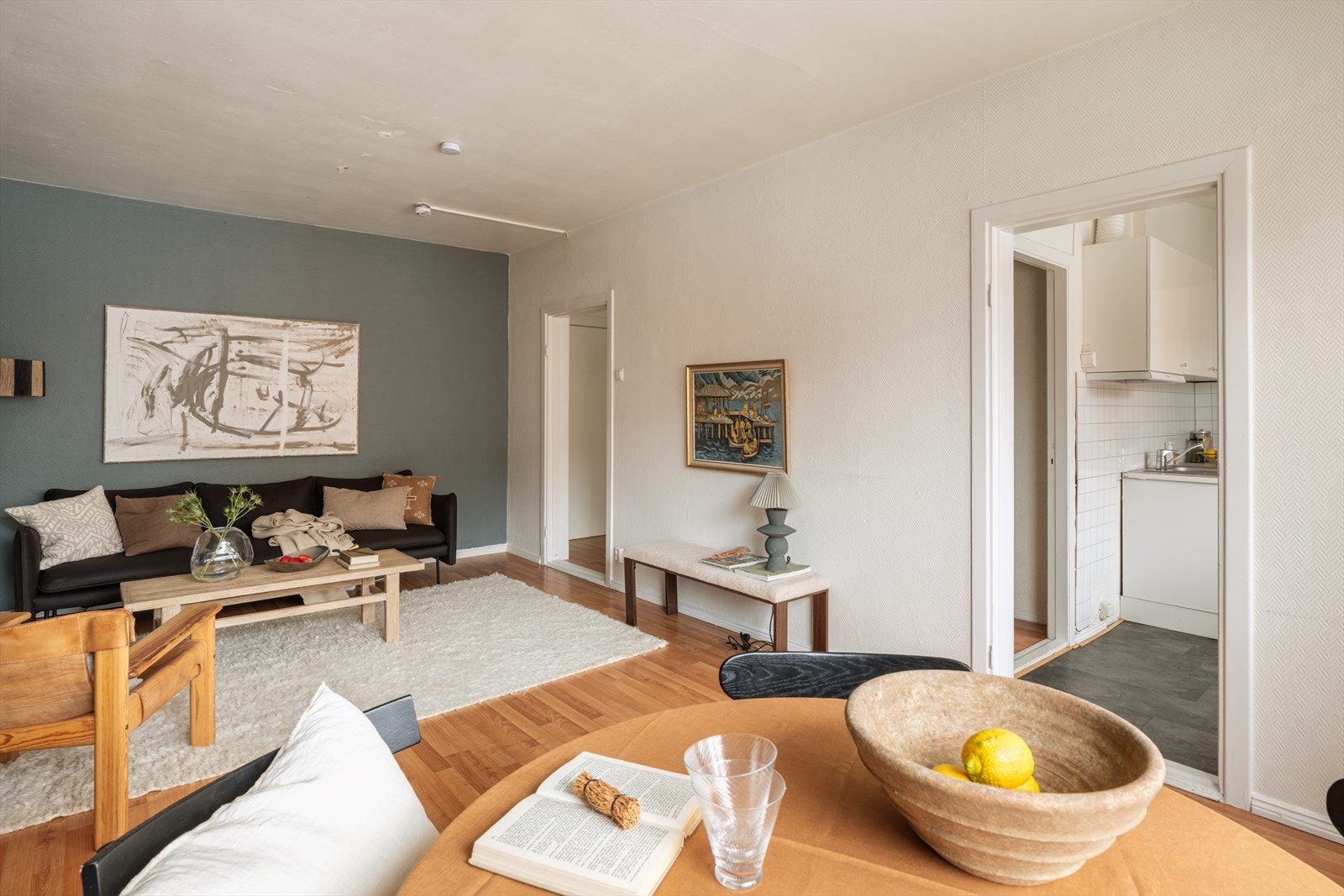 Boligen ligger i byggets 2. etasje med enkel heisadkomst. Galleribilde