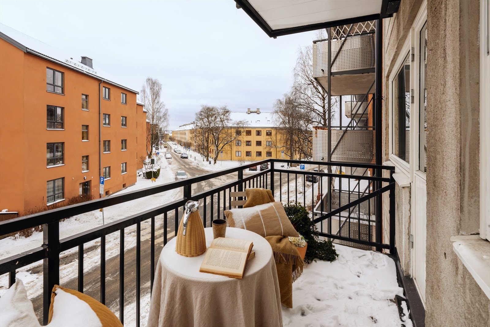 Romslig og lys leilighet beliggende i et rolig og attraktivt område på Torshov/Sandaker. Galleribilde