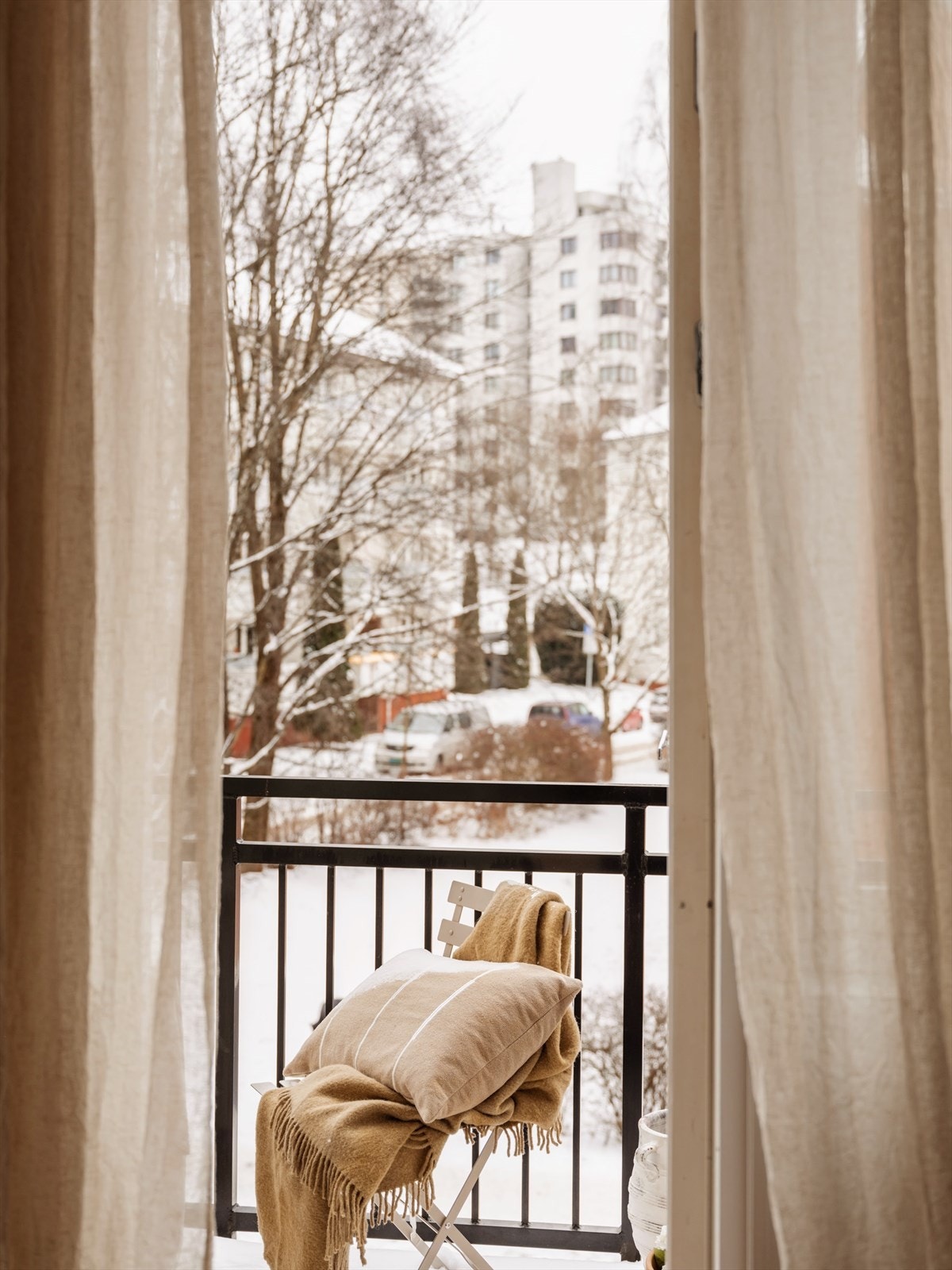 Fra stuen er det utgang til en herlig balkong. Galleribilde