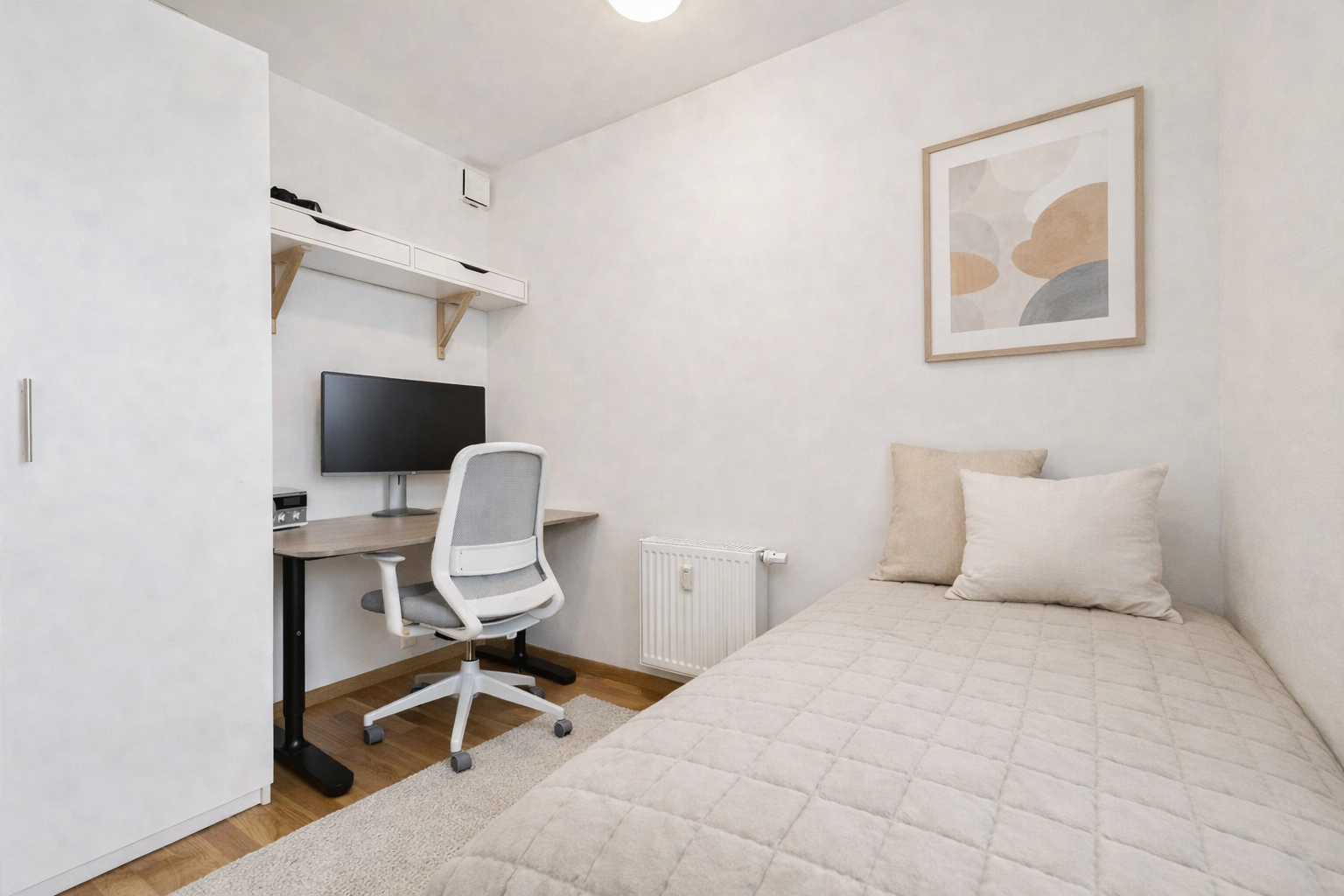 Rommet har plass til seng, nattbord, garderobeløsning og evt. skrivebord. Galleribilde