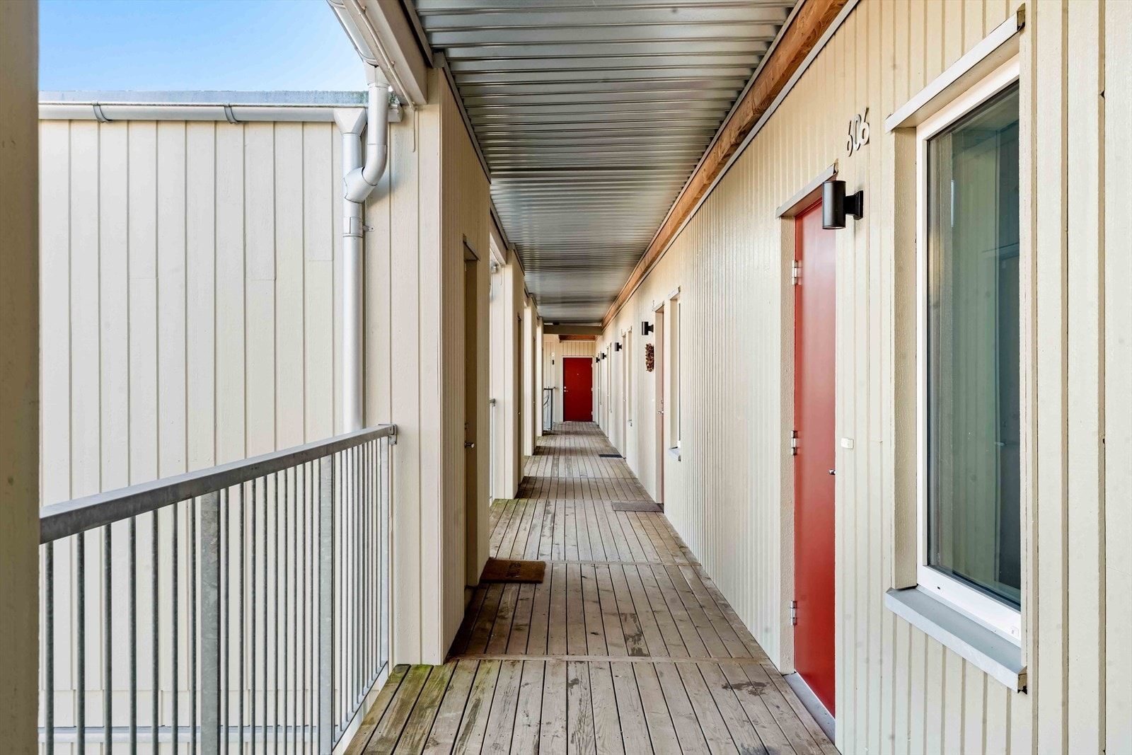 Dørcalling med åpner gjør det enkelt å slippe inn gjester fra bakkeplan. Galleribilde