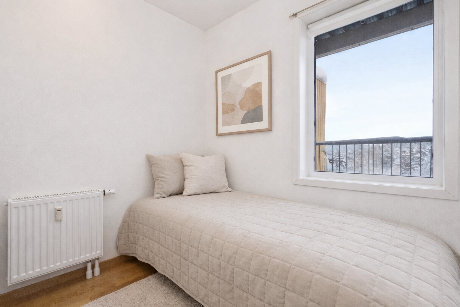 Soverom nr. 2 fungerer ypperlig som barnerom, gjesterom eller kontor - her er mulighetene mange. Galleribilde