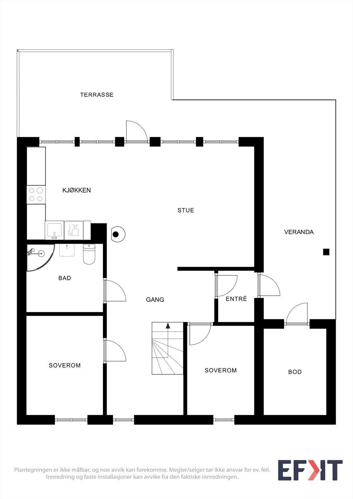 Første etasje inneholder entré, to soverom, bad og en åpen stue- og kjøkkenløsning. Galleribilde