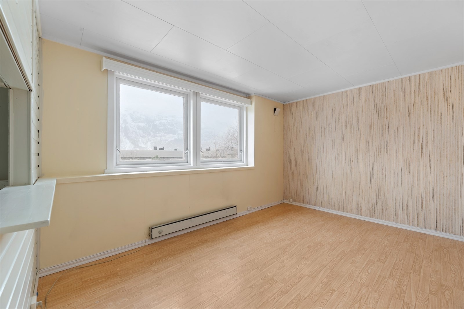 Kjellerstue med kjøkkenkrok Galleribilde