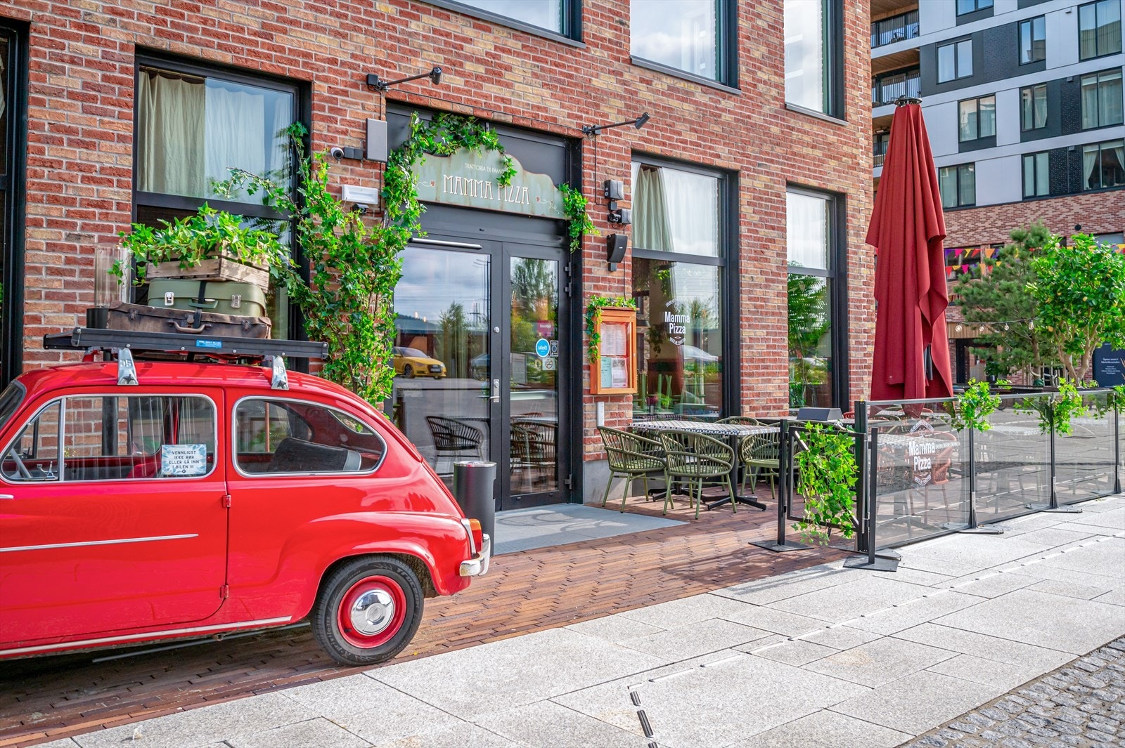 Det er flere reatauranter i umiddelbar nærhet, blant annet Mamma Pizza. Galleribilde