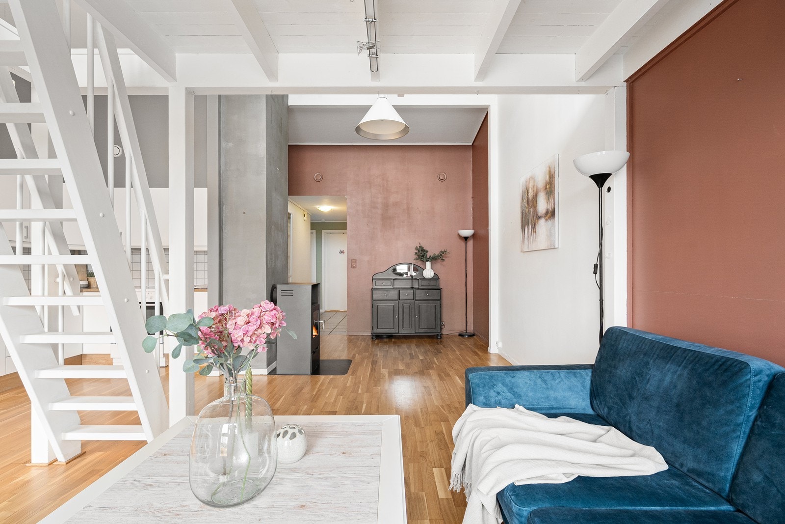 Stuen er utstyrt med varmepumpe for enkel og energieffektiv oppvarming. Galleribilde