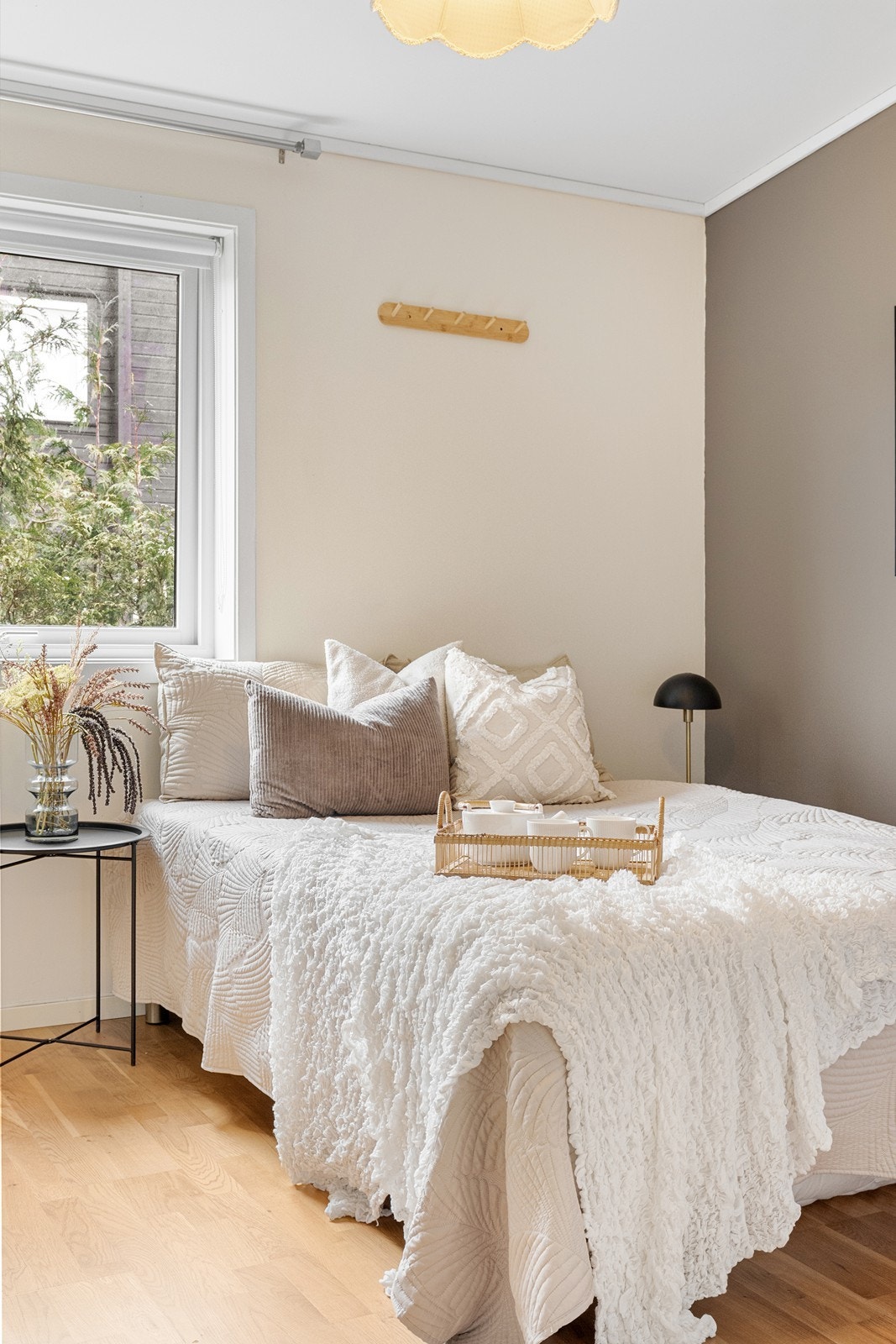 Hovedsoverommet har rikelig med plass til garderobe. Galleribilde