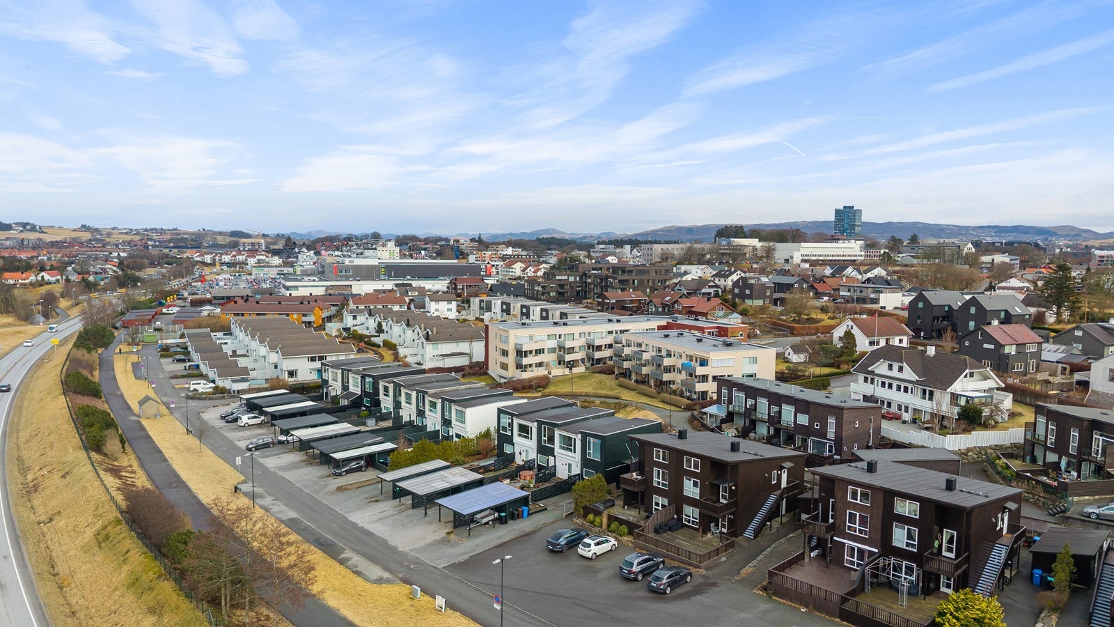 Området byr på god tilgang til butikker, kollektiv transport og har nærhet til Bryne sentrum. Galleribilde