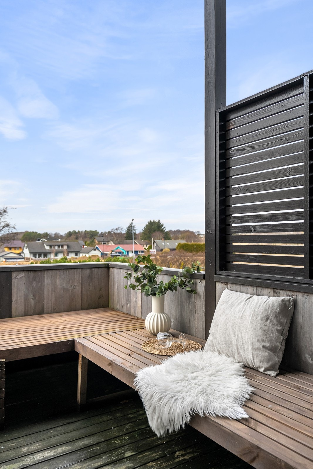 Balkongen er vendt mot vest, ideelt for å nyte solnedganger. Galleribilde