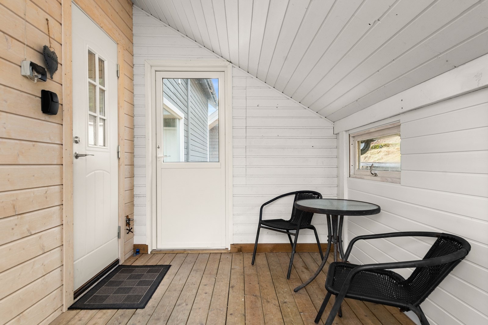 Inngang på baksiden av boligen Galleribilde