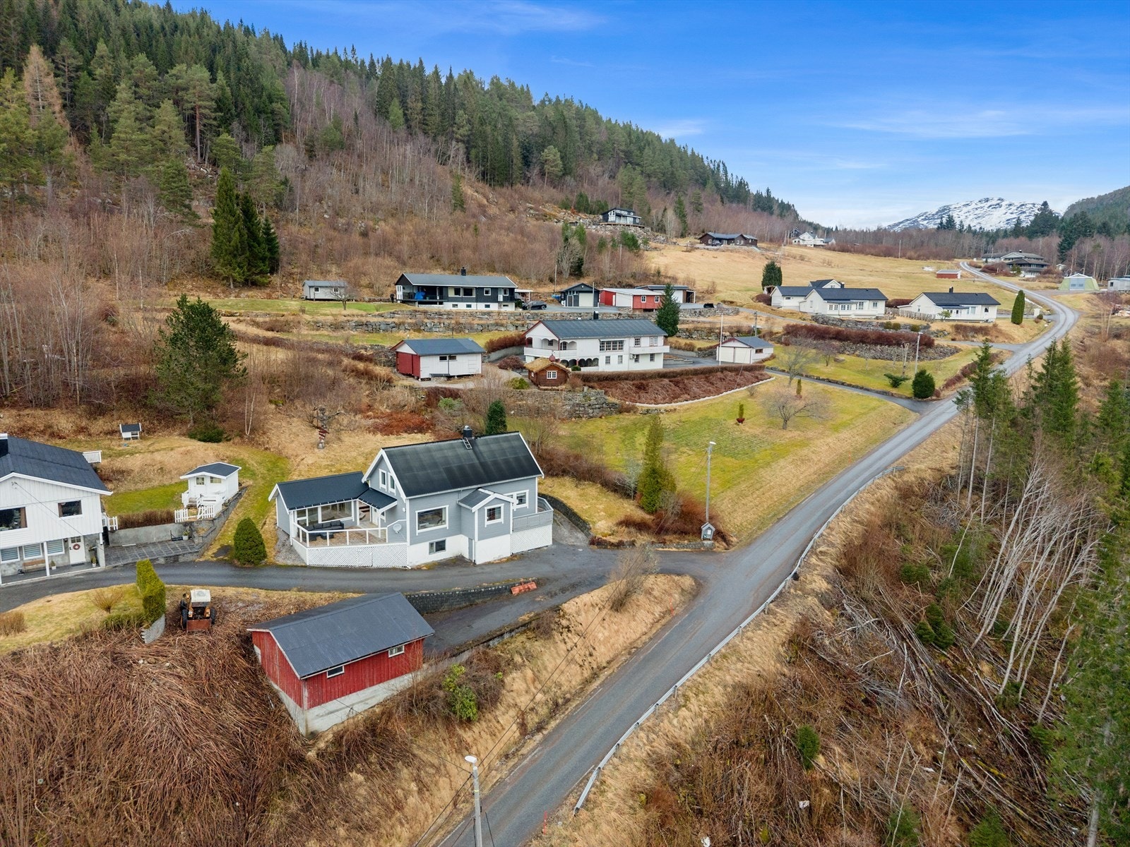 Vikdalen ligger i rolige og landlige ogmgviesler, ca. tre kilometer unna Skålasenteret Galleribilde