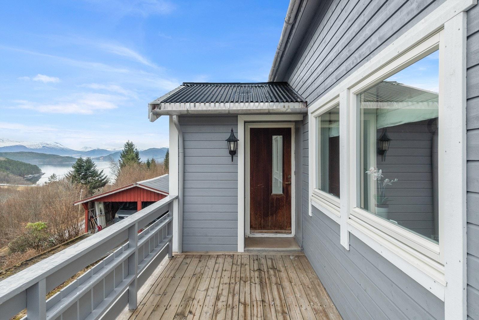 Inngang på fremsiden av boligen Galleribilde