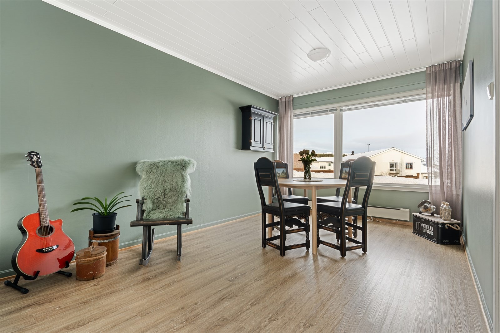 Boligen har en sosial planløsning. Galleribilde