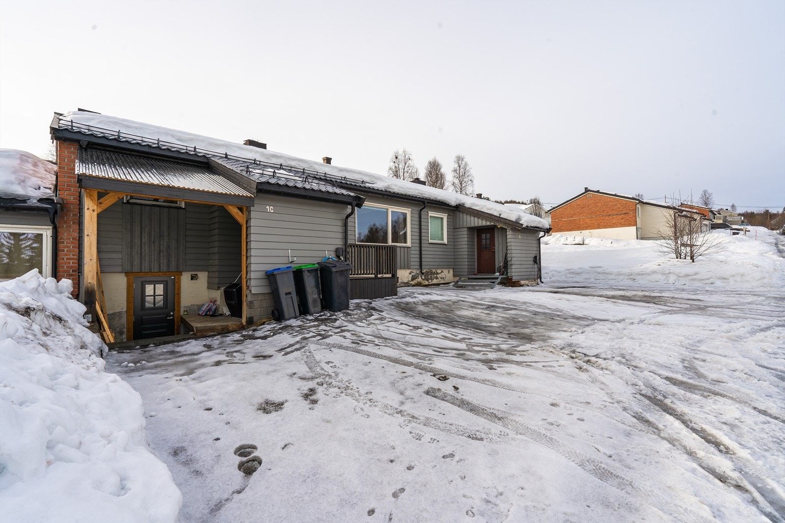 Boligen har to inngangspartier. Galleribilde