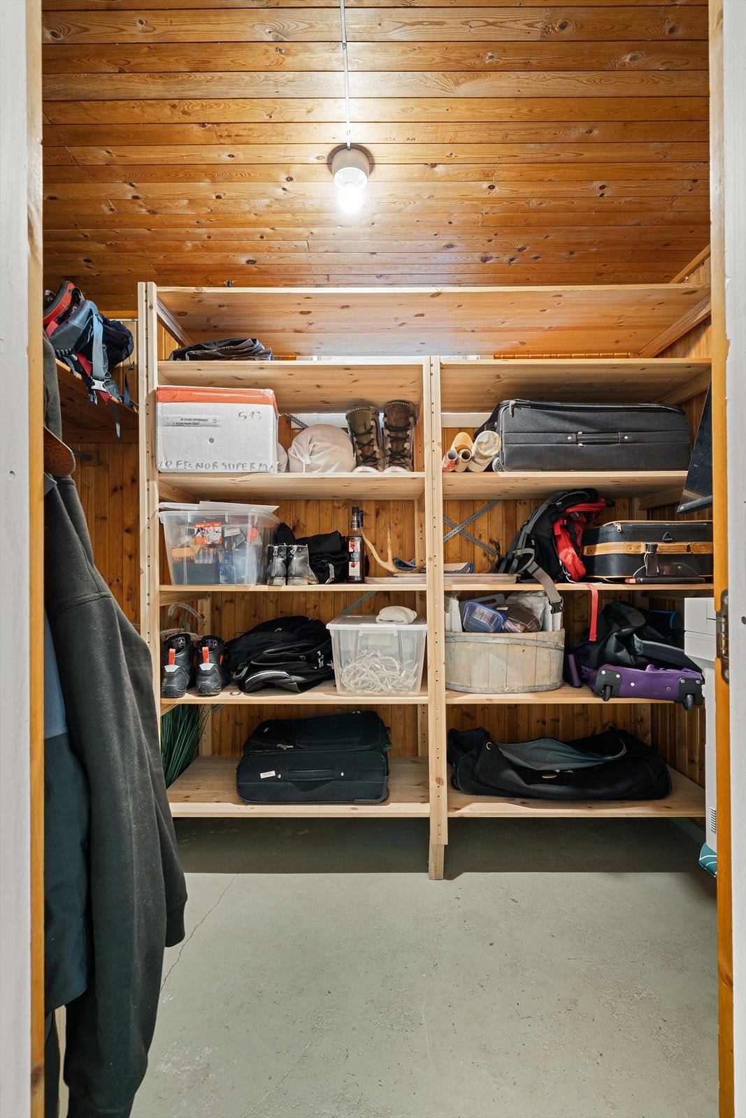 Bodrom i kjelleretasje. Galleribilde