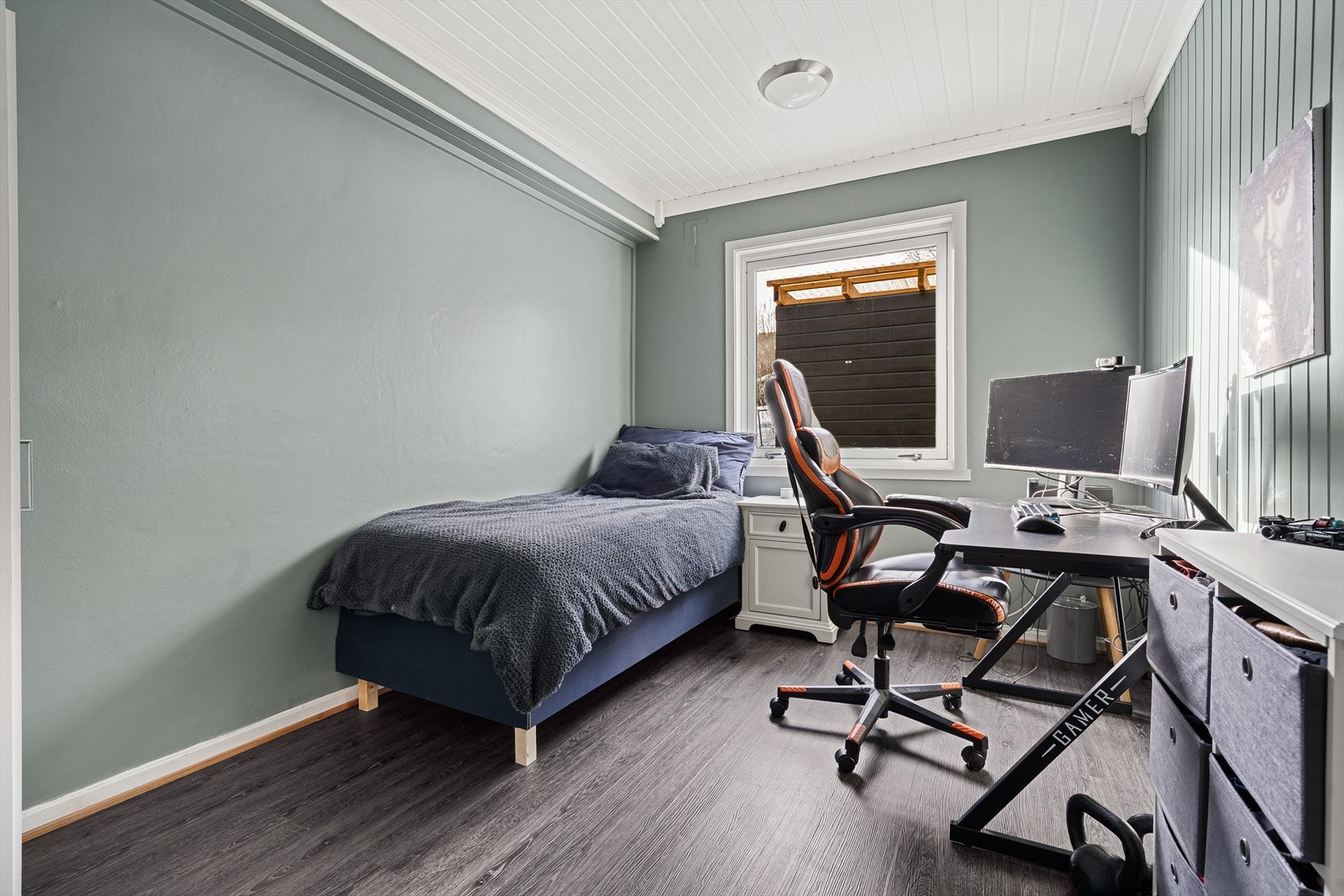 Soverom 2. Megler gjør oppmerksom på at det ikke foreligger byggegodkjente tegninger og kan ikke verifisere om rommet er godkjent som soverom. Galleribilde