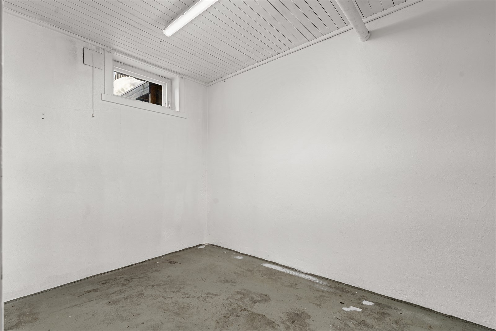 Bodrom i kjelleretasje. Galleribilde