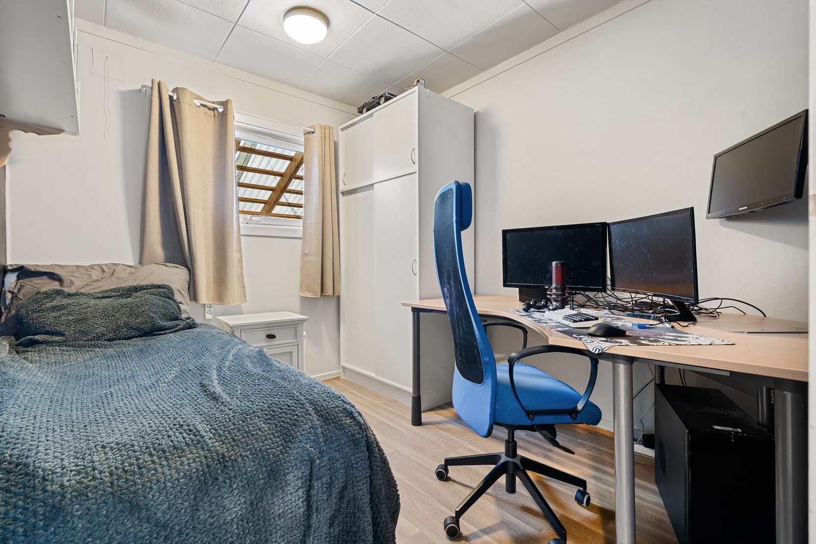 Soverom 3. Megler gjør oppmerksom på at det ikke foreligger byggegodkjente tegninger og kan ikke verifisere om rommet er godkjent som soverom. Galleribilde