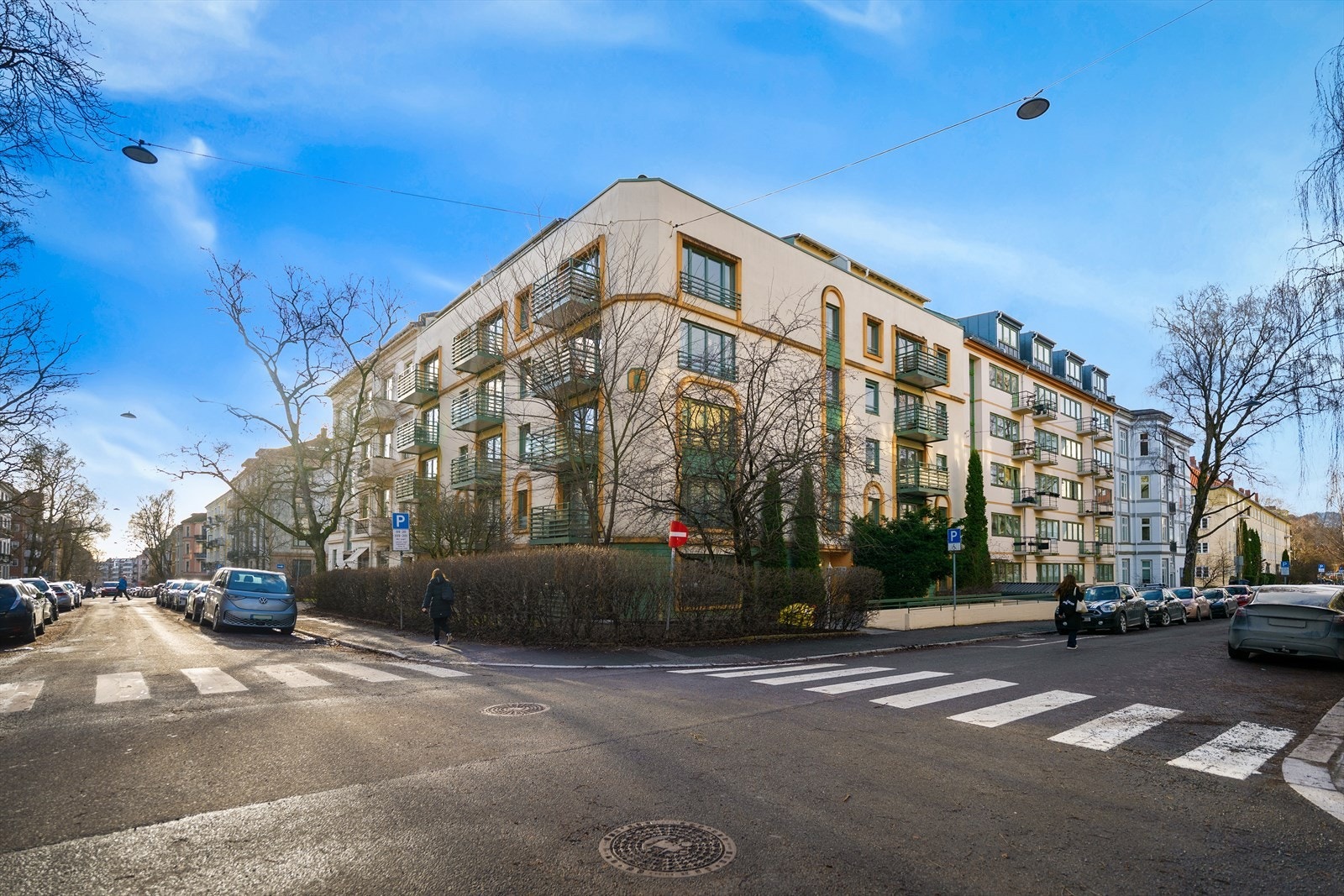 Schønings gate 32 ligger tilbaketrukket på hjørnet mot Jacob Aalls gate og er fantastisk utgangspunkt for aktiv bruk av byens tilbud Galleribilde