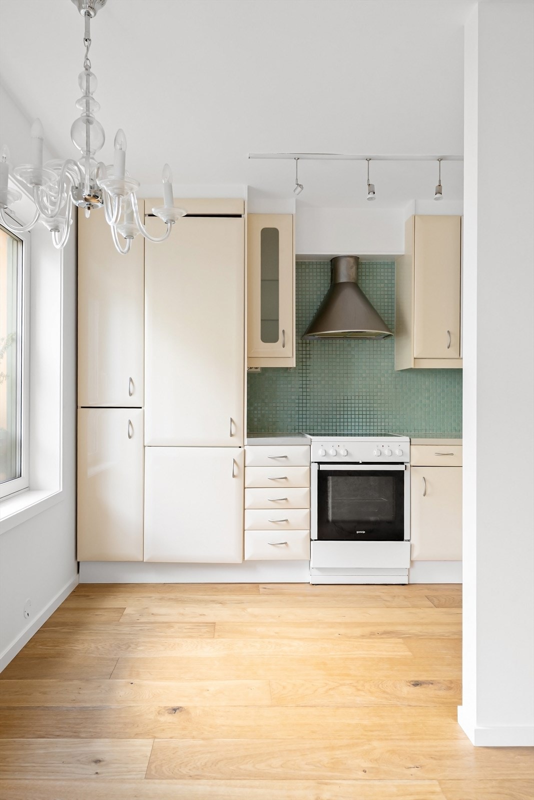 Kjøkkenet oppleves både romslig og funksjonelt Galleribilde