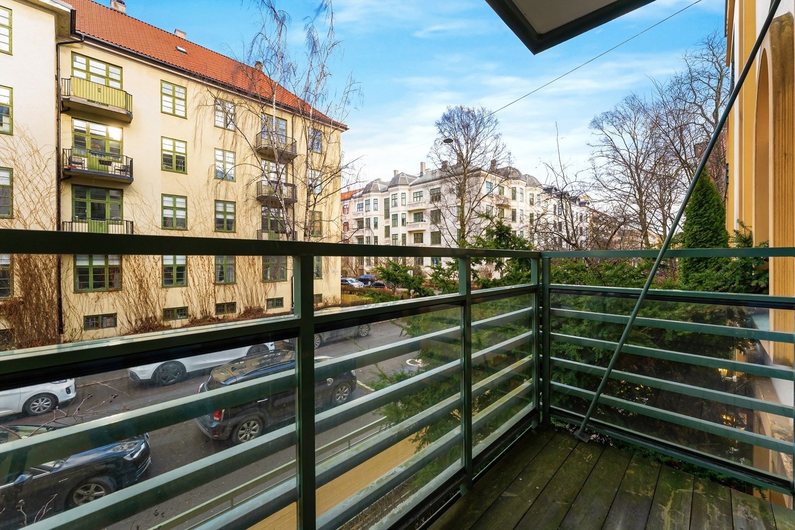 En fin plass å starte dagen med morgenkaffe i solen Galleribilde