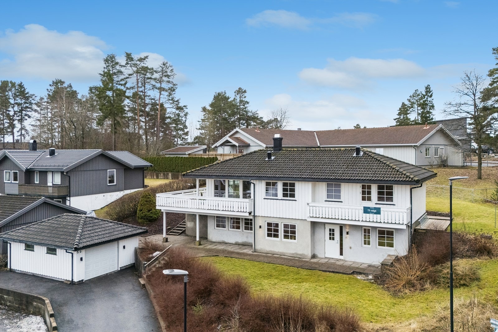 Familiebolig med garasje Galleribilde