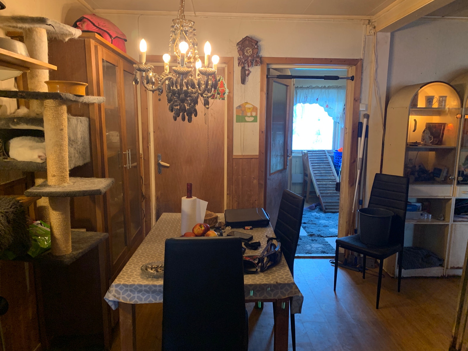 Del av stue, plass til spisebord. Galleribilde