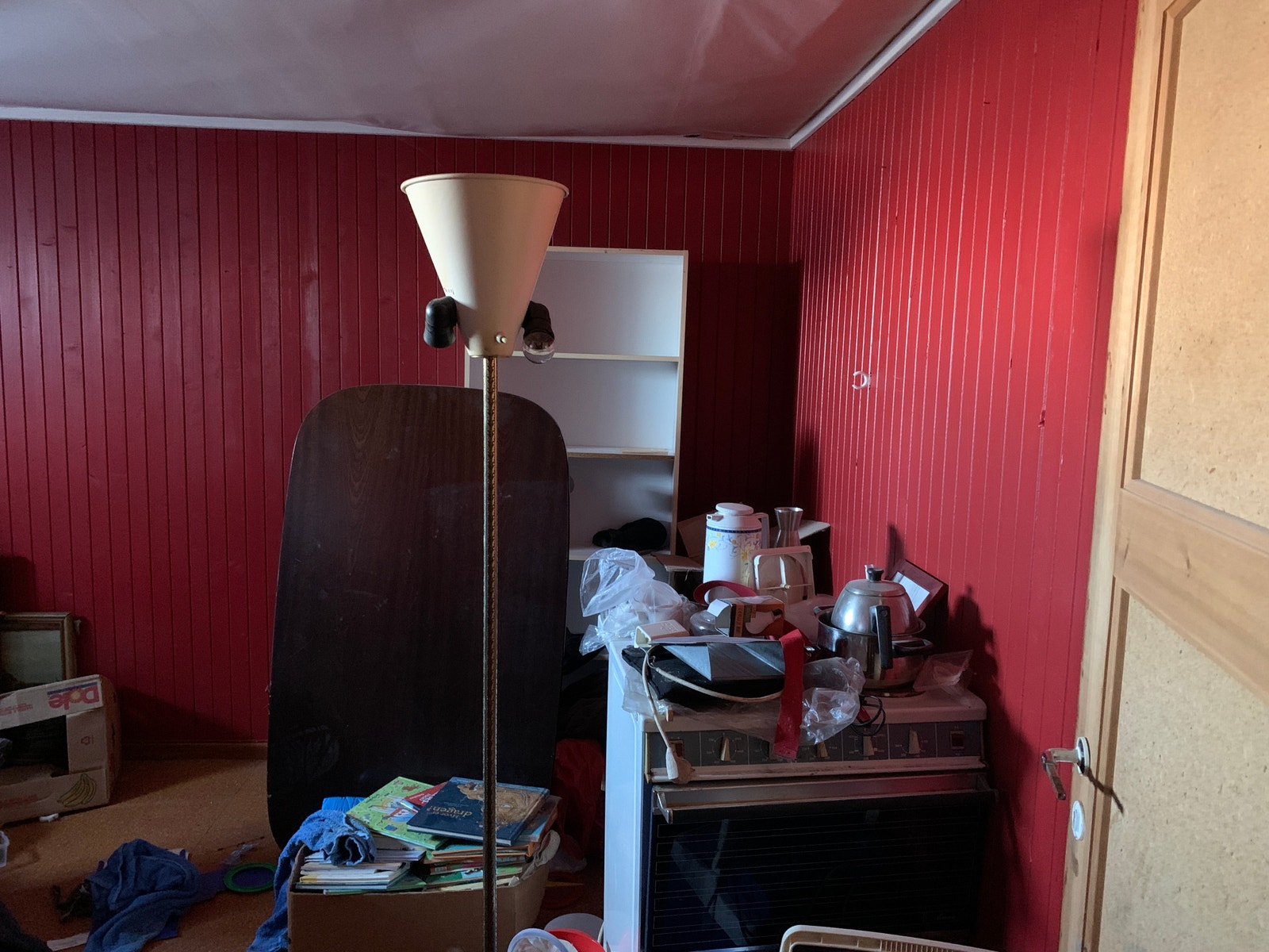 Kjellerrom. Vannskade fra tidligere sviktende drenering ikke utbedret i dette rommet. Galleribilde