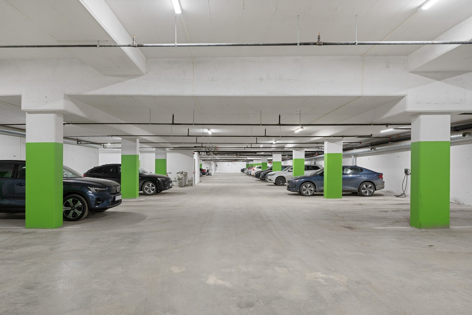 Det medfølger ikke parkeringsplass, men eier opplyser om at det kan være mulig å leie. Galleribilde