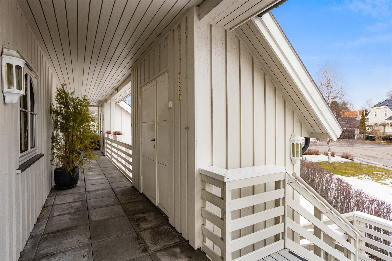 Egen bod med innlagt strøm rett ved inngangspartiet Galleribilde