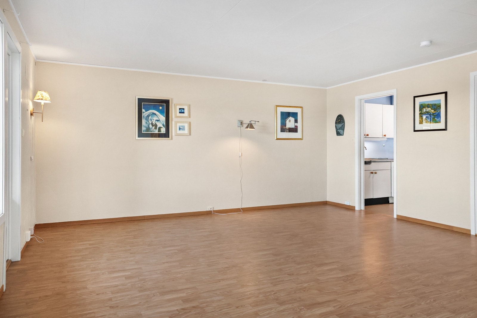 Her er det god plass til en sofagruppe og TV med tilhørende møblement. Galleribilde