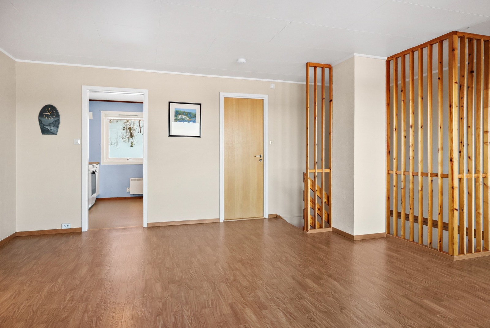 Boligen har en lys og flott stue. Galleribilde