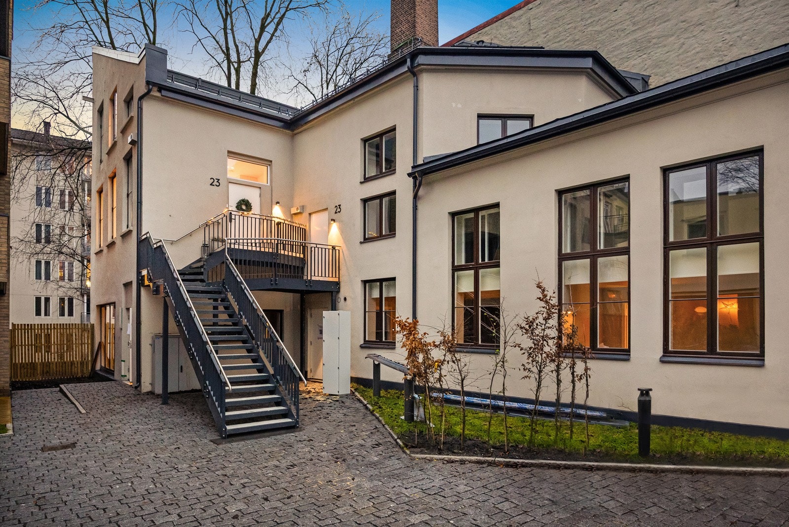 Pent opparbeidet gårdsrom. Galleribilde