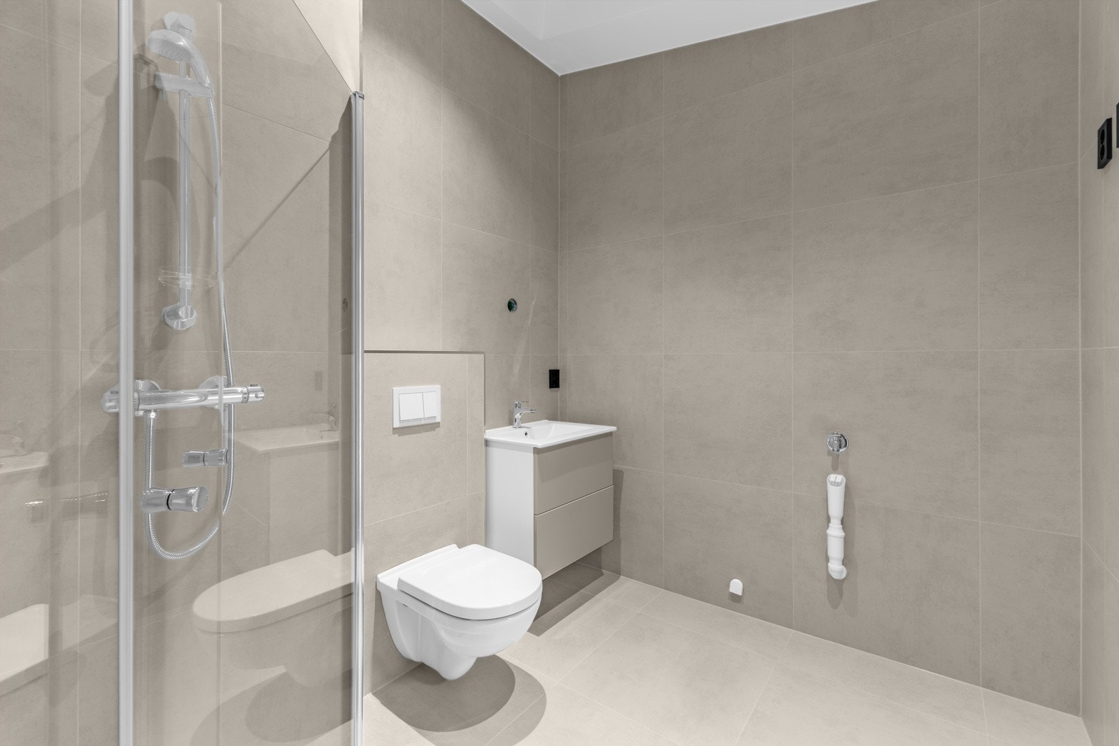 Baderom i 2.etasje med opplegg for vaskemaskin. Galleribilde