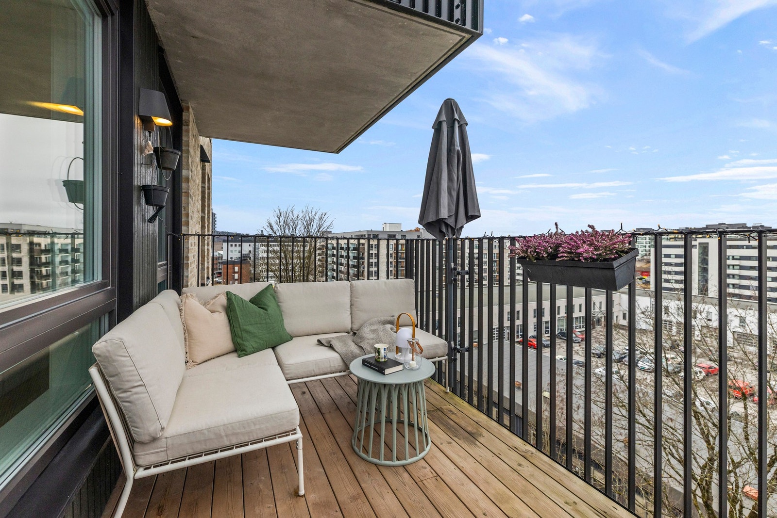 Her er det plass til utemøbler og hyggelige soner for både morgenkaffe og avslapning. Galleribilde