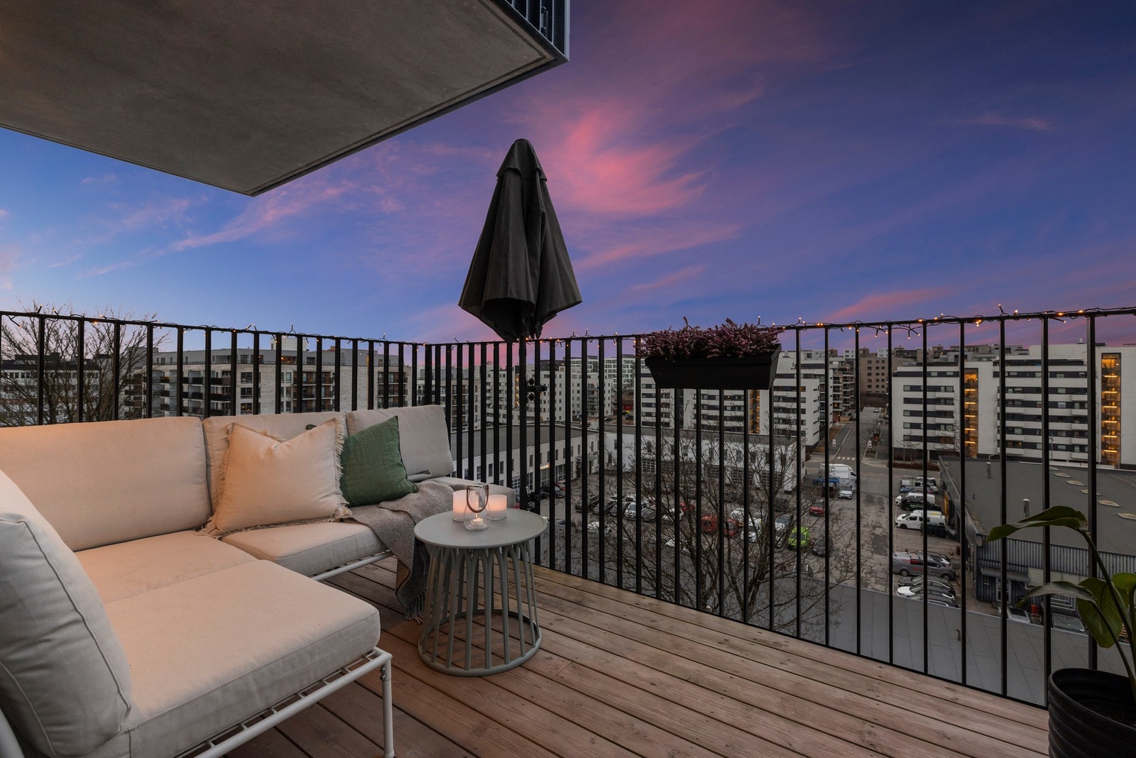 Velkommen til Malerhaugveien 28 D - Lekker 4-rom hjørneleilighet fra 2022. Solrik balkong og god utsikt. Foto: Marikafoto Galleribilde