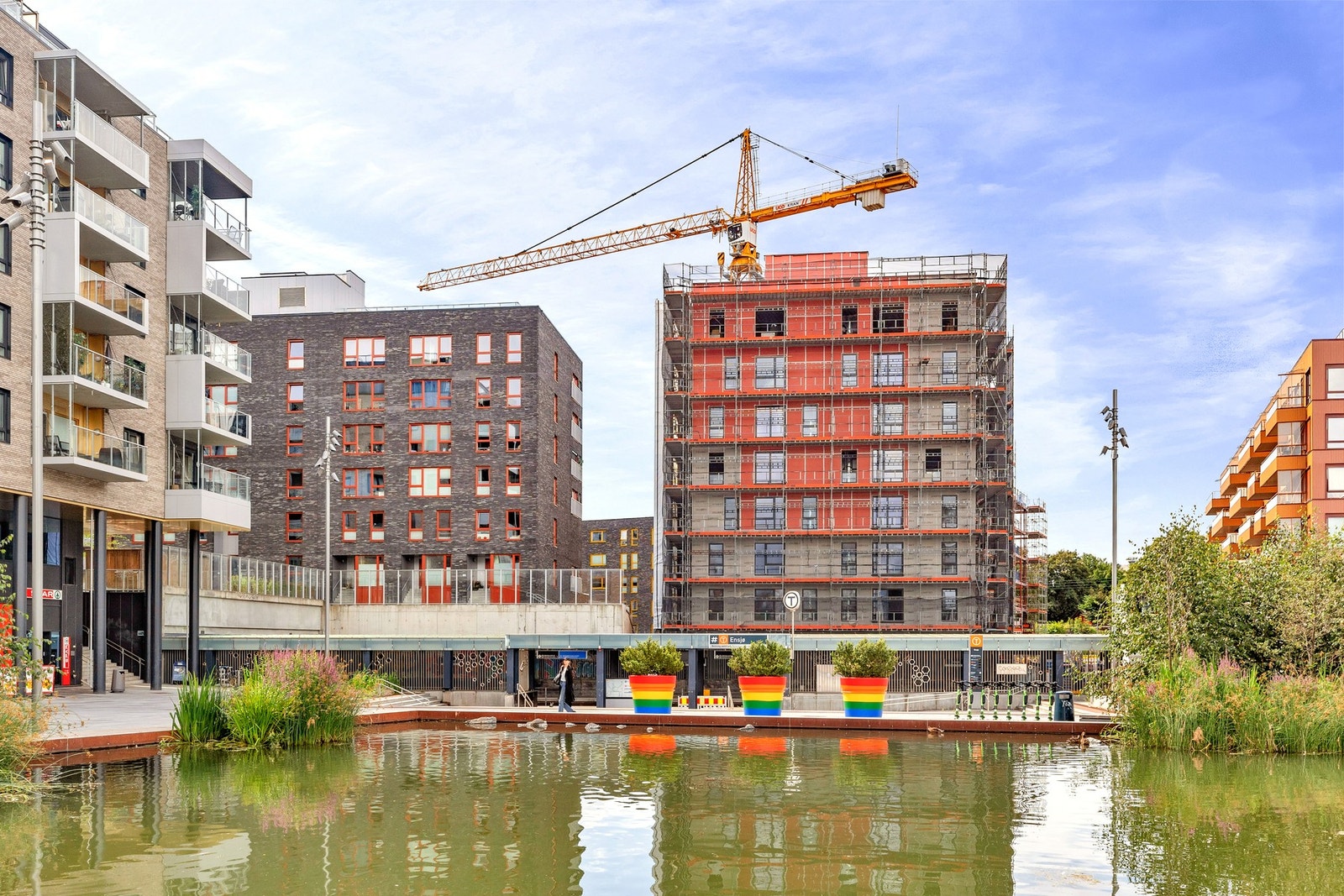 Fra boligen er det kort vei til Ensjø, som gir enkel tilgang til et svært godt kollektivtilbud med T-bane og buss. Galleribilde