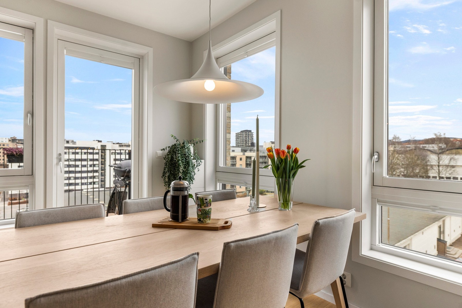 Flott utsyn fra spisebordet. Galleribilde