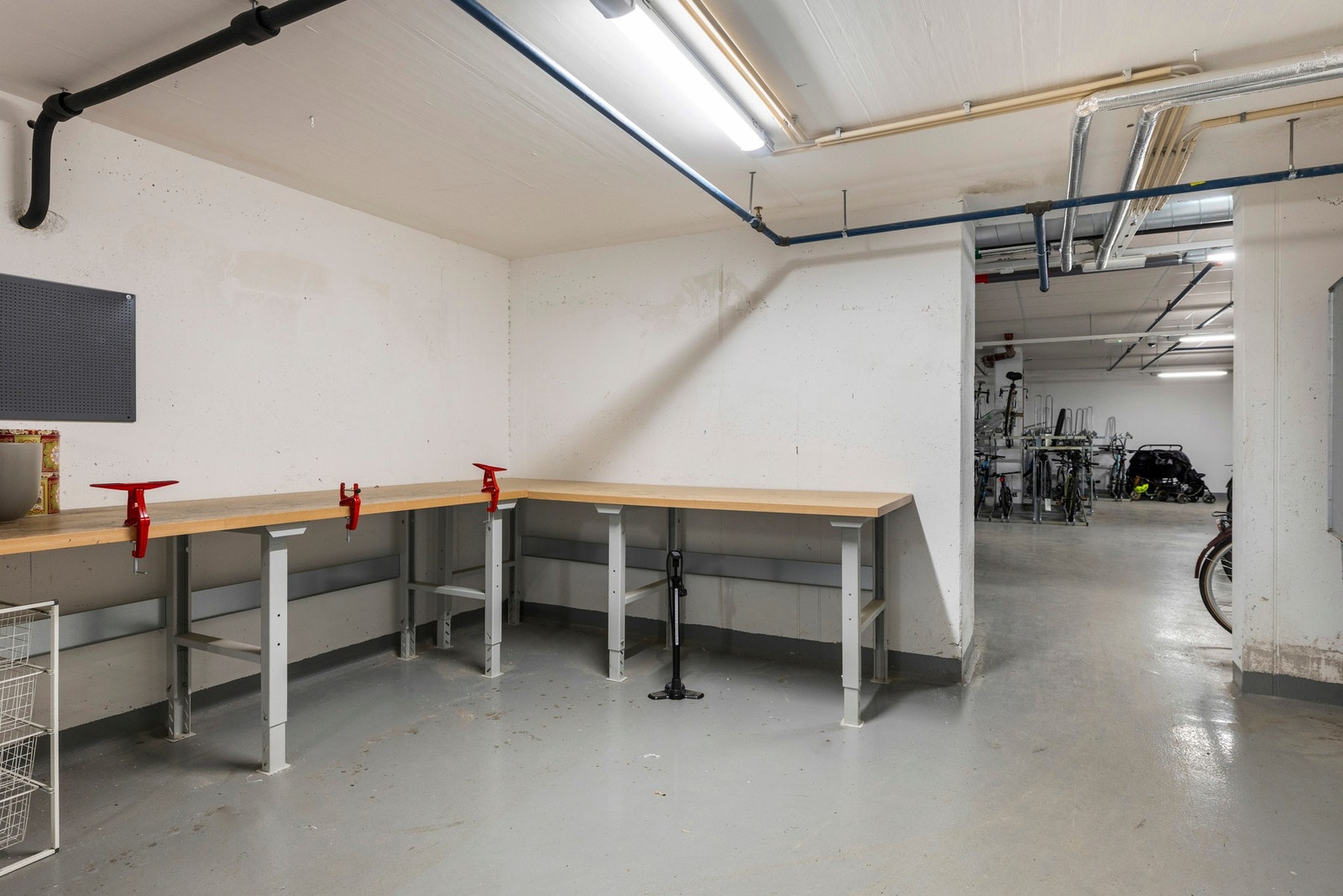 Praktisk rom for sykkelvedlikehold og enklere reparasjoner. Galleribilde