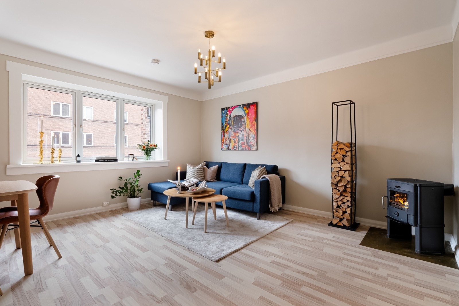 Romslig stue med gode møbleringsmuligheter. Galleribilde