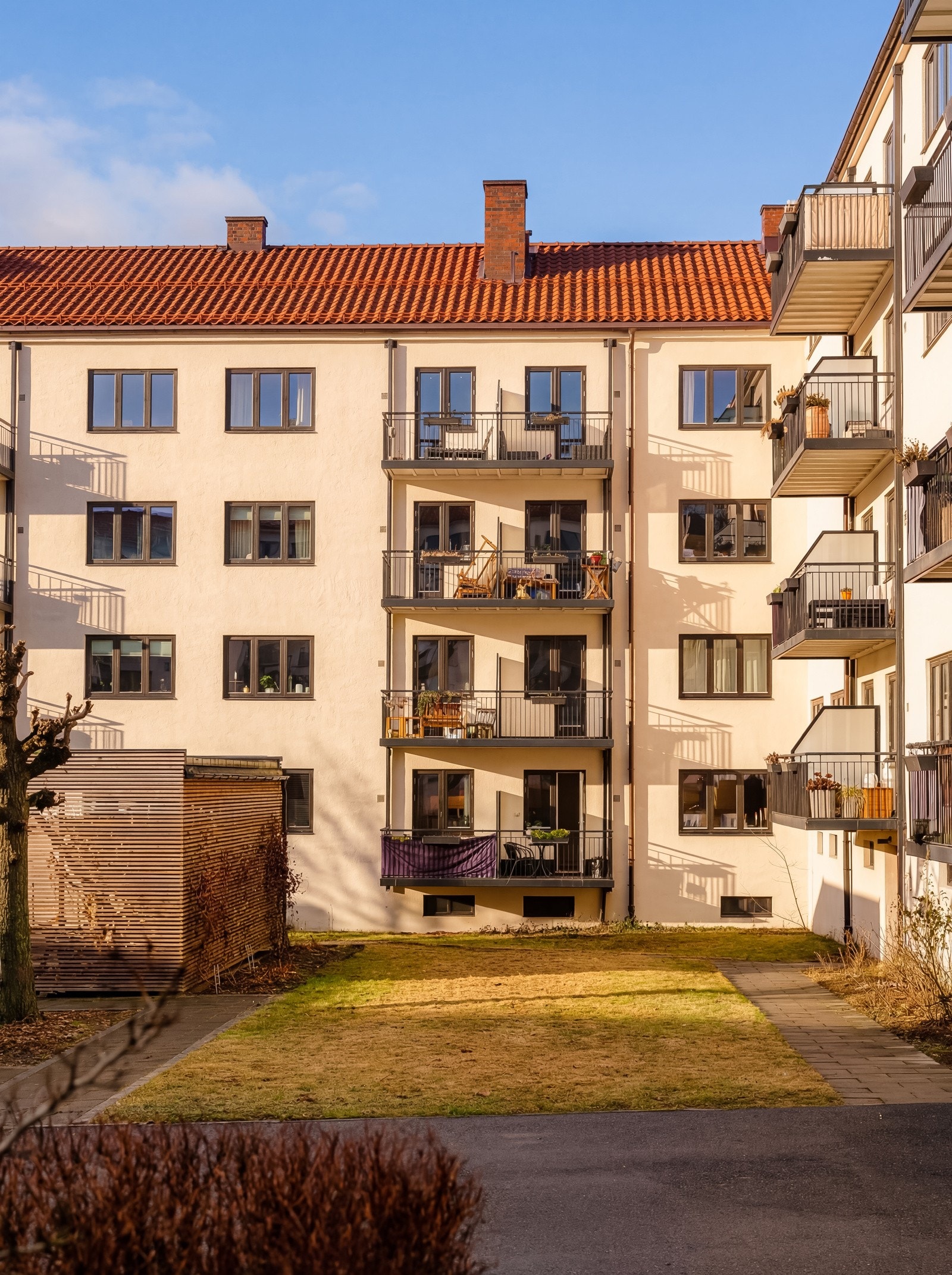 Her bor du i et veletablert aksjelag med idyllisk bakgård. Galleribilde